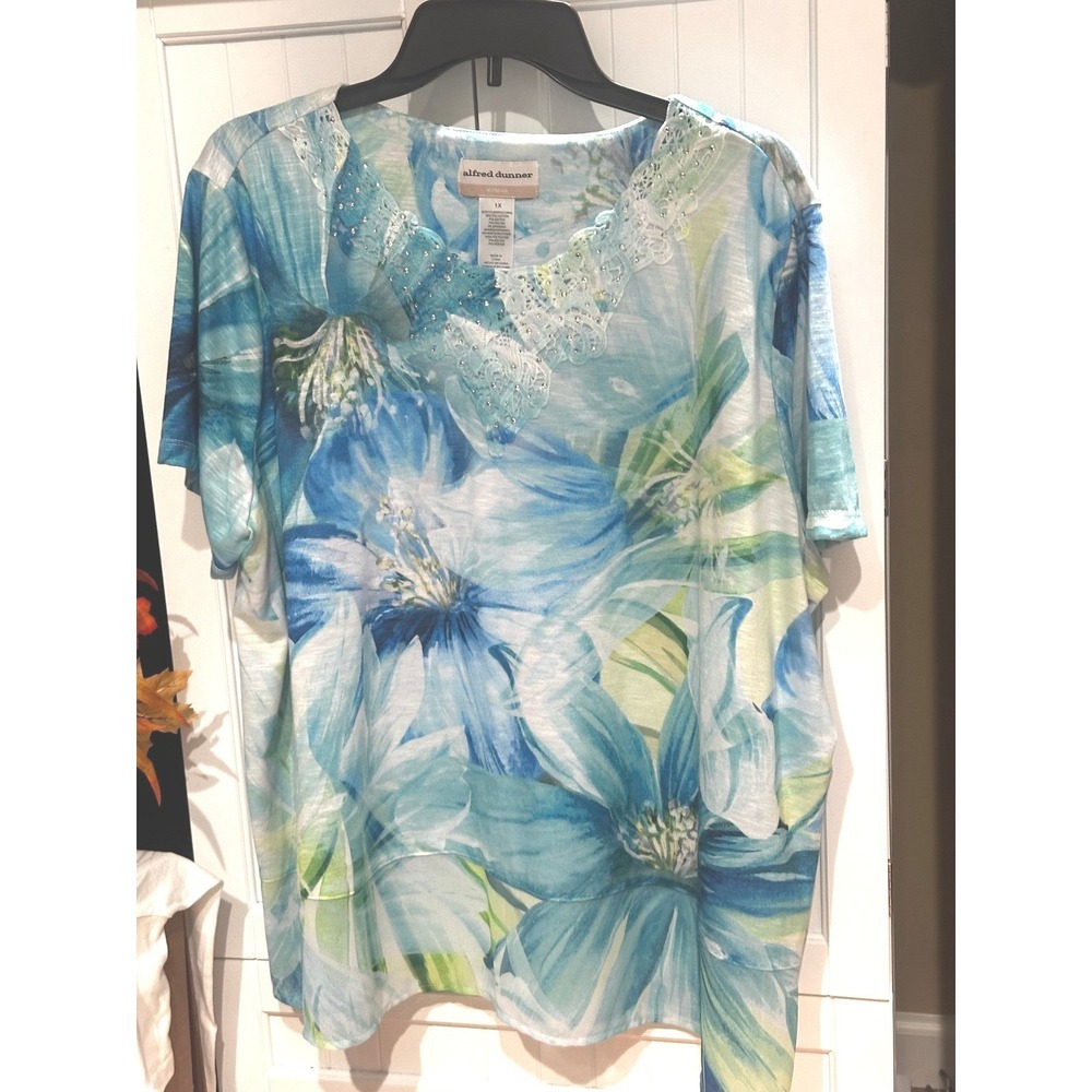 Alfred Dunner Woman 1X Blue Floral Short Sleeve Top Lace Rhinestone